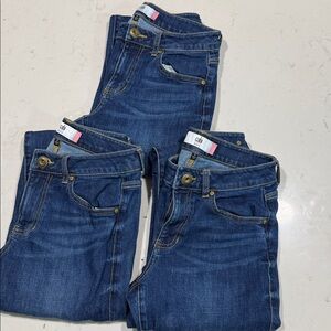 3 CAbi Curvy Skinny Jeans